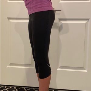 Black Lululemon capris